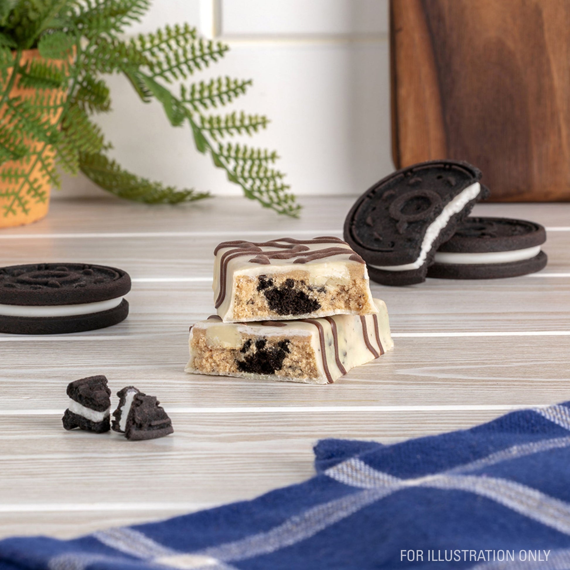 dipped-cookies-and-cream-protein-bars-z5 15807_QN_USA_ProteinBar_CAC_InterimAssetUpdate_Digital-Dipped-ProductCarouselSet_Tabletop1.jpg